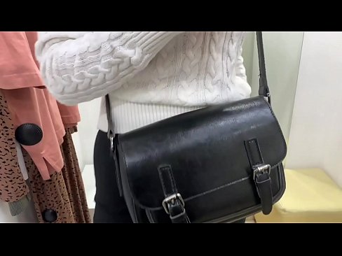 ❤️ Јавна мастурбација младе кучке ФералБерри са дилдом у соби за мерење ❤  Секс на sr.dreamlandpassionjourney.ru ☑